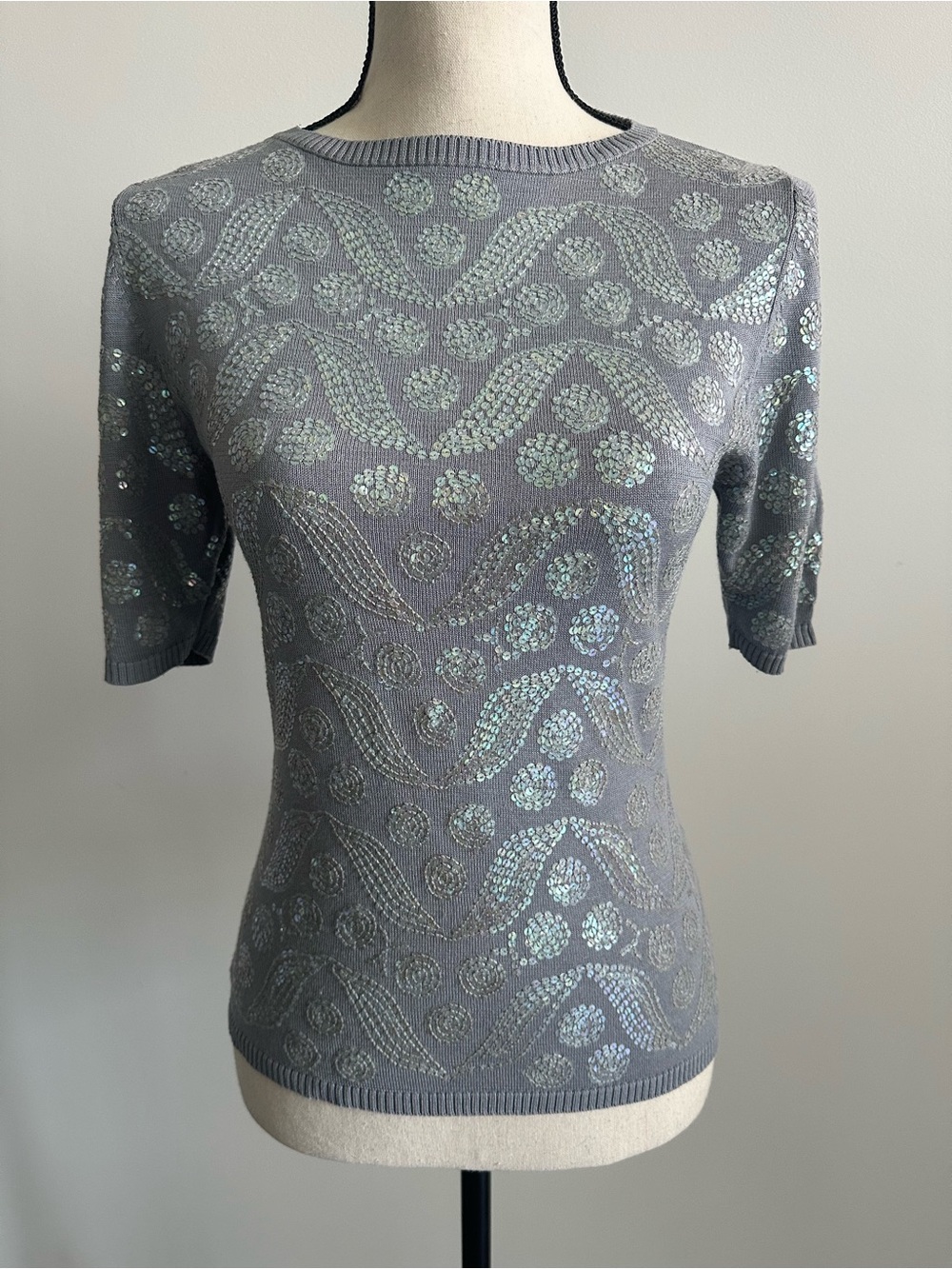 MFA Boston 100% Silk Sequin Knit Sweater Gray Iridescent Beaded Short Sleeve M
